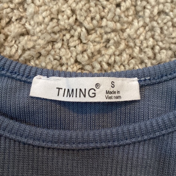 blue cropped tank top. size s - Picture 3 of 3